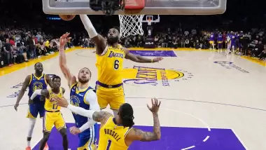 LeBron James yıldızlaştı, Lakers seriyi üçledi