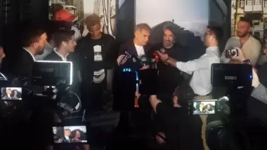 Şenol Güneş ünlü yönetmenin sergisini gezdi