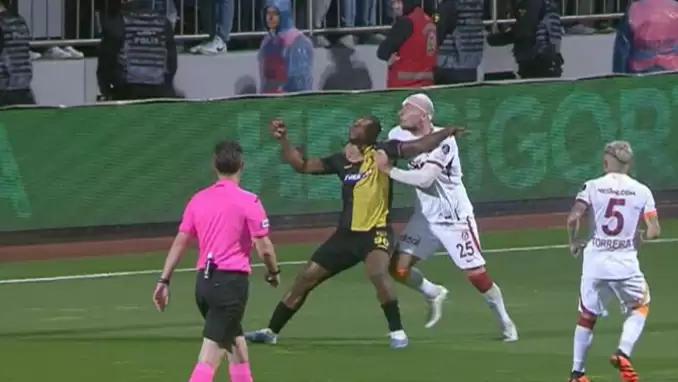 Trio'dan penaltı yorumu! Öncesinde faul var mı?