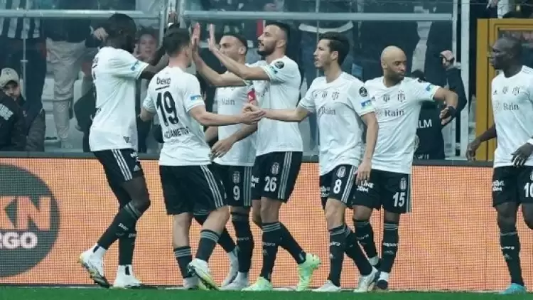 Beşiktaş'ta Sezon Sonunda 9 Oyuncuyla Yollar Ayrılacak