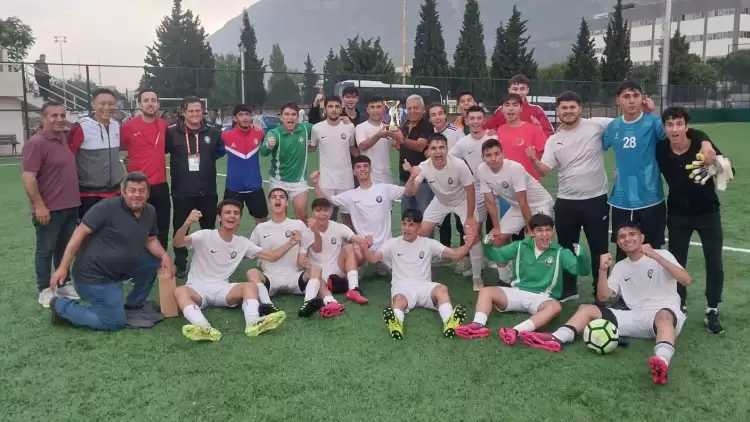 Salihli Belediyespor U17'de Şampiyon Oldu