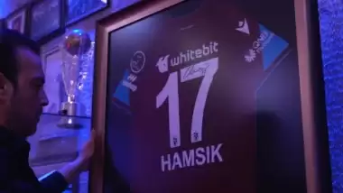 Hamsik'in imzalı forması, müzedeki yerini aldı!