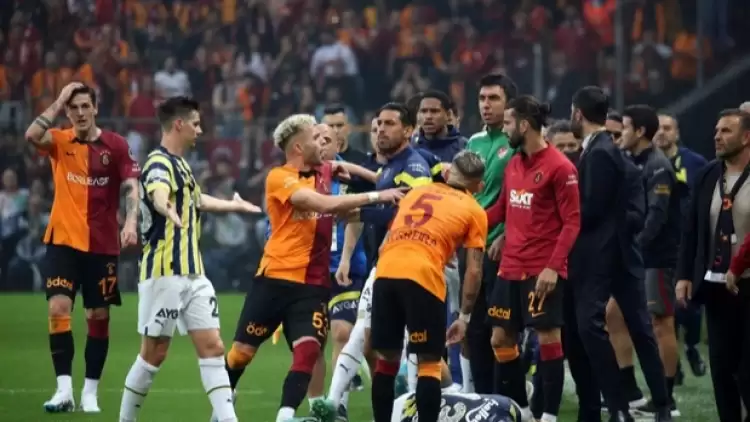 Galatasaray-Fenerbahçe Derbisinde Gergin Anlar! Valencia ile Nelsson...