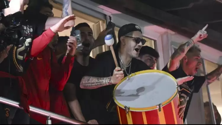 Galatasaraylı Futbolcular Şampiyonluk Kutlamasına Hangi Şarkı İle Çıktı?