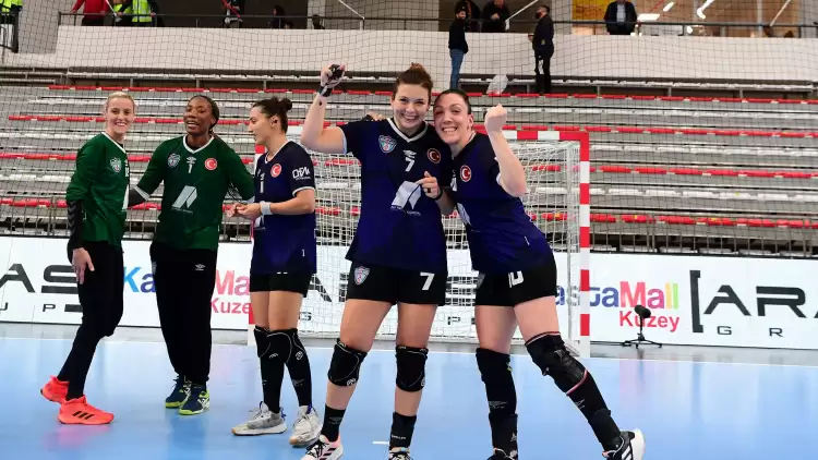  Konyaaltı Belediyesi SK Kadın Hentbol Takımı, Şampiyonluğa Koşuyor