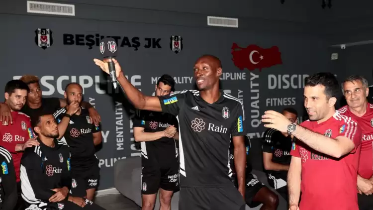 Beşiktaş Takımın Simge İsimlerinden Atiba Hutchinson'a 10 Yıl Sonra Veda Etti