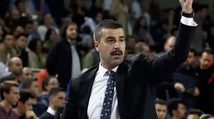 Anadolu Efes Türk Telekom'dan Erdem Can İle İmzaları Atıyor