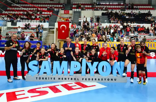 Kastamonu Belediyespor, Süper Ligi şampiyon tamamladı