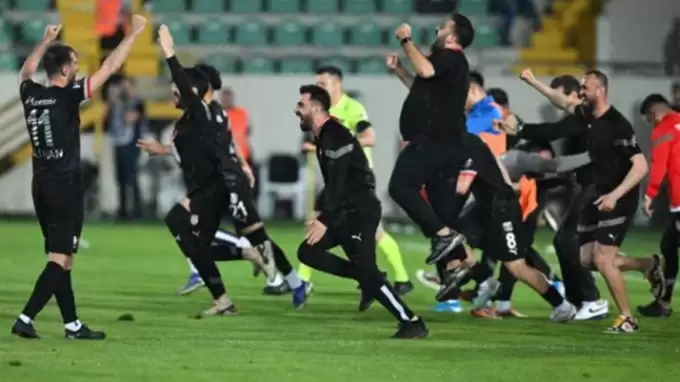 Pendikspor, 12 yıl sonra eski futbolcusuyla masaya oturacak