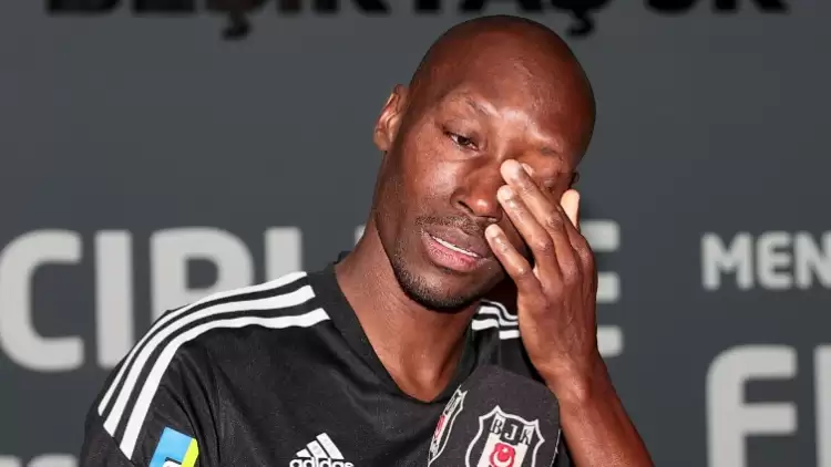 Beşiktaş'tan 10 Yılın Ardından Ayrılan Atiba Hutchinson Futbolu Bırakıyor