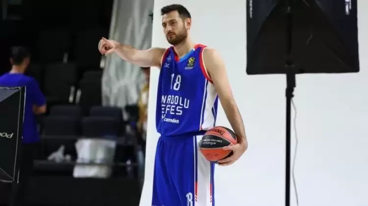 Anadolu Efes'te Egehan Arna İle Yollar Ayrıldı