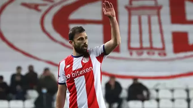 O yönetici devreye girdi, sözleşmesini feshetti