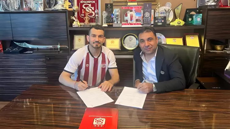 Sivasspor, Emrah Başsan'ı Transfer Etti