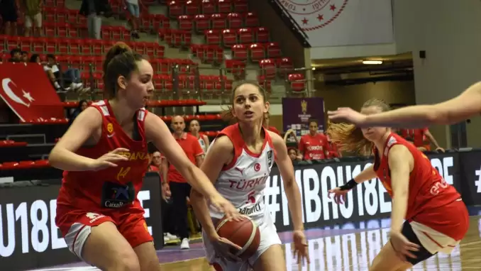 Ay-yıldızlı ekip İspanya'ya mağlup