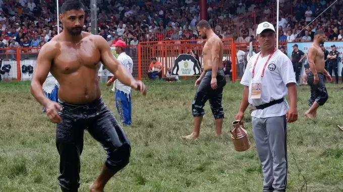 Başpehlivan Mustafa Taş altın kemere veda etti