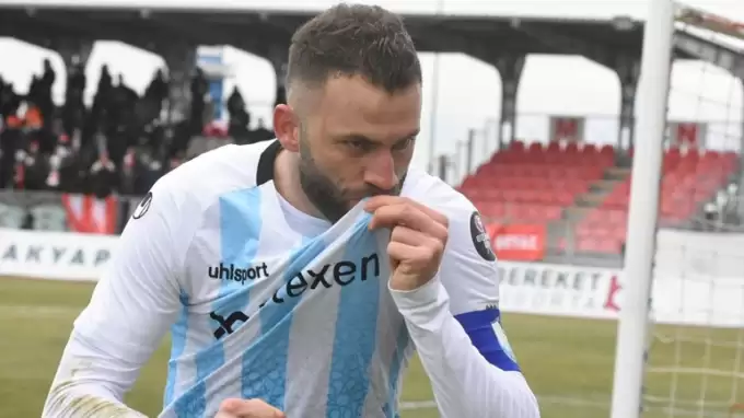 Erzurumspor kaptanla yola devam dedi!
