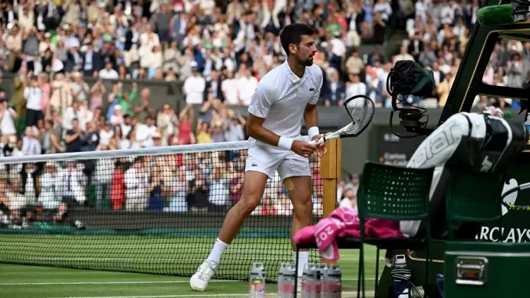 Wimbledon'ın Final Maçında Raketini Kıran Djokovic'e Para Cezası Verildi