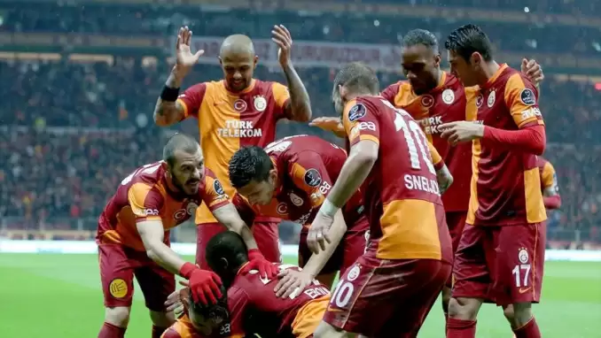 Eski Galatasaraylı bek, Ronaldo'nun takım arkadaşı oldu!