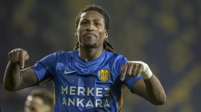 Sivasspor’a iki yabancı geliyor, bir yabancı gidiyor!