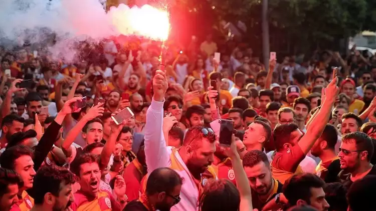 Galatasaray, Taraftarını Wilfried Zaha'yı Karşılamaya Çağırdı
