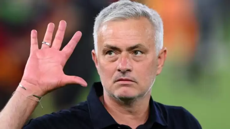 Jose Mourinho'nun Ekibi Galatasaray'ın Yıldız Oyuncusunu Transfer Etmek İstiyor