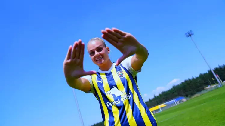 Fenerbahçe Kadın Futbol Takımı, Elisabeth Becker'i Transfer Ettiğini Açıkladı