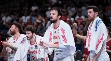 12 Dev Adam'dan Paris'e "Biz geliyoruz" mesajı