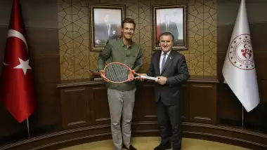 Spor Bakanı, dünyaca ünlü eski tenisçi ile bir araya geldi!