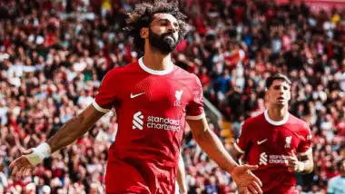 Salah tarihe geçti, Liverpool üçledi!