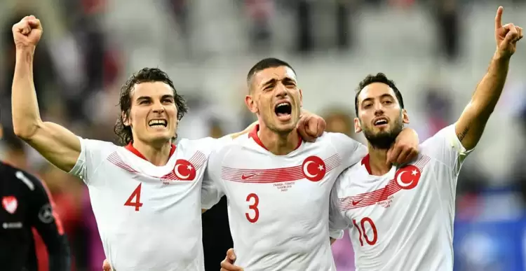 Merih Demiral'dan Sonra Hakan Çalhanoğlu'na Suudi Arabistan'dan Teklif Geldi