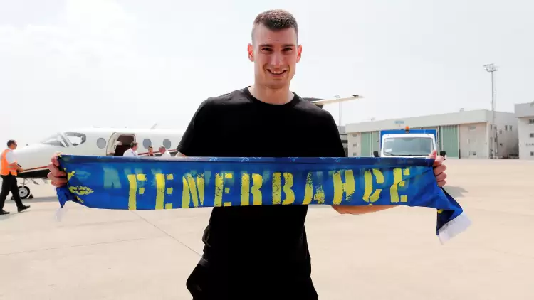 Fenerbahçe'nin yeni transferi Dominik Livakovic İstanbul'a geldi!