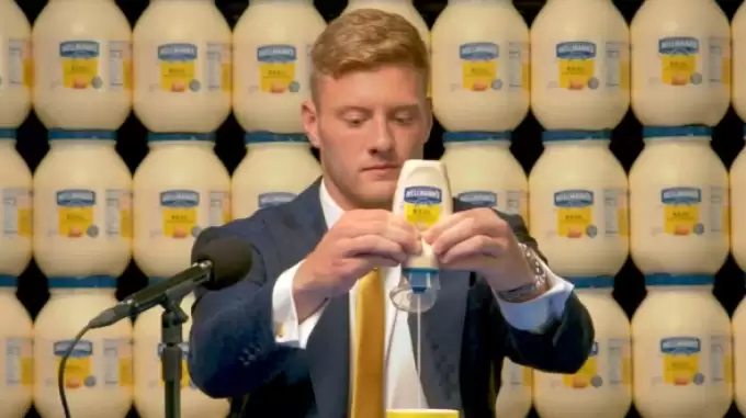 Kahveye mayonez sıktı, ömür boyu sponsor buldu!