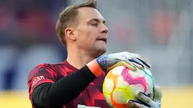 Neuer 9 ay sonra sahalara döndü