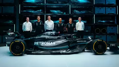 Mercedes'te çifte imza!