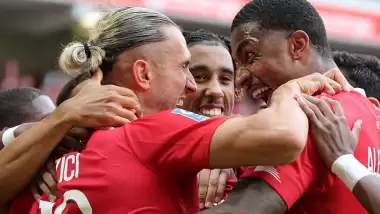 Yusuf Yazıcı, Lille'e frikikle "merhaba" dedi