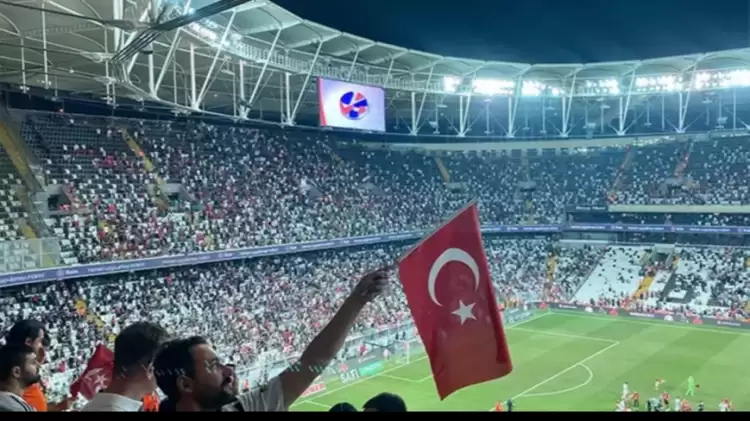 Beşiktaş'tan Filenin Sultanları'na destek! Dev ekranda...