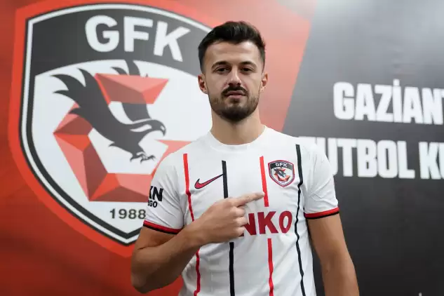 Albian Ajeti kimdir, kaç yaşında ve hangi takımlarda oynadı?