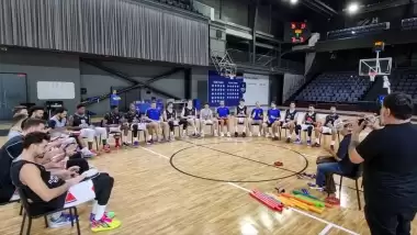 VİDEO I Erdem Can, Efes'e kolej havası getirdi!