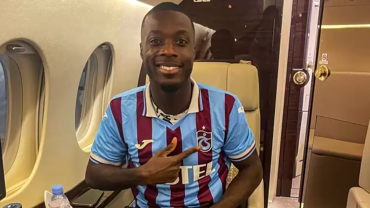 Nicolas Pepe Trabzonspor formasını uçakta giydi! "Bize her yer Trabzon"