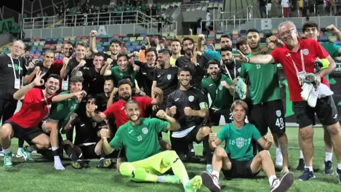 Bornova 1877’den 5 gollü başlangıç