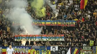 Romanya- Kosova maçı pankart ve tezahüratlara takıldı!