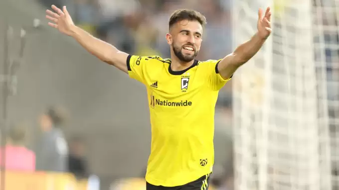 Fener'in eski forveti kendine geldi