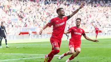 Naci Ünüvar yıldızlaştı! Twente, Ajax'ı devirdi