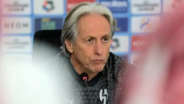 Suyu ısınıyor... Jorge Jesus yuhalandı!