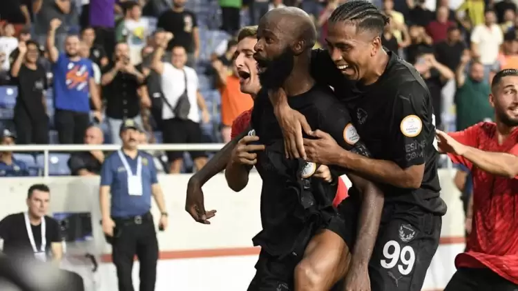 Hatayspor-Trabzonspor maçında hakem Kadir Şeker penaltıyı kaçırdı!