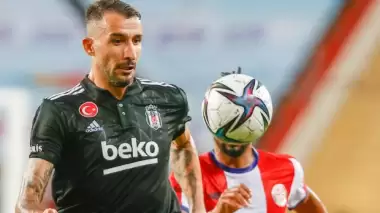 Mehmet Topal yeşil sahalara farklı rolle dönüyor!