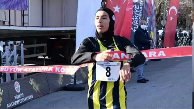 Fenerbahçe'nin milli atletinten Fransa'daki başörtüsü yasağına tepki