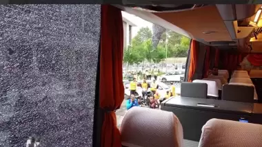 Elazığ’da olaylı maç! Takım otobüsü taşlandı, camlar kırıldı...