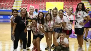 Aliağa Hentbol'dan çifte kupa