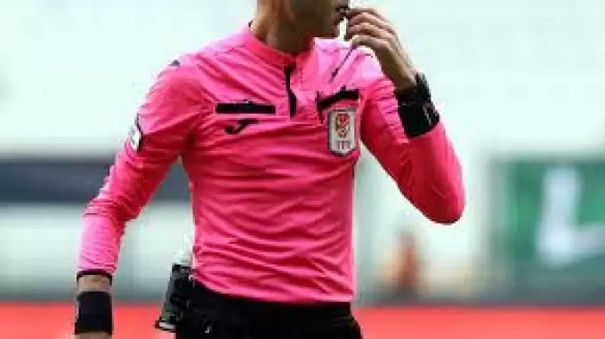 Sahada Ümit Öztürk, VAR'da Koray Gençerler zirvede!